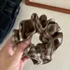 Goma de pelo scrunchie de cuero a cuadros con bloques de color retro para mujer, Nueva moda, Lazo elástico para coleta baja, Accesorio para el cabello elástico