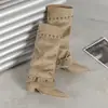Botas longas de bico fino com tachas, design exclusivo, novo estilo primavera/outono 2026, salto grosso, botas plissadas empilhadas que afinam para garotas da moda