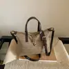 Bolsa Quadrada Pequena de Ombro Cruzado Moda Simples Exquisita Design de Nicho Feminino Primavera/Verão 2026 Transfronteiriça Toque de Luxo