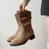 Botas Femininas de Cano Curto Plissadas 2026 Tendência Outono Novo Estilo Maillard Retro Salto Grosso Botas de Cowboy Ocidentais