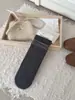 Calcetines versátiles de otoño para mujer, con rayas verticales anti-pilling, hasta la pantorrilla, serie de color café 'ins' estilo coreano, calcetines apilados con botón de madera salvaje