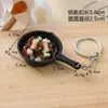 Sartén de Simulación Plato Llavero Casa de Muñecas Comida Juguete Colgante Espátula de Cocina Decoración de Escena Accesorio de Sartén