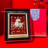 No Ano do Carneiro, se você tiver dinheiro, use ouro puro para atrair riqueza. A riqueza vem de todas as direções. Ornamentos de ouro são adequados para transmissões ao vivo de seguros e como presentes empresariais.