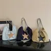 Bolso tote casual tipo tote de estilo nuevo 2026 para estudiantes universitarios, con gran capacidad y diseño único, para uso diario y transfronterizo.
