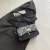 Bolso cuadrado pequeño de lujo ligero estilo coreano transfronterizo para mujer, nuevo bolso de hombro de mariposa invierno 2025, bolso cruzado de alta gama