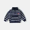 Sudaderas gruesas de cuello alto al por mayor para niños, chaquetas a rayas estilo coreano para niños, novedad otoño e invierno 2026, tops de forro polar para bebés