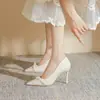 Nicho Sofisticado Elegante 2025 Novos Sapatos de Casamento Franceses Sapatos de Noiva Sapatos de Salto Alto de Pérola para Vestido de Casamento Feminino Sapatos de Dama de Honra