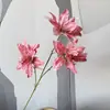 Flores de Lírio Artificiais com Vento e Chuva de Três Cabeças, Flores de Seda para Decoração de Sala de Estar e Casamento, Arranjo Floral em Estilo Pintura a Óleo de Luxo Leve