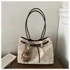 Bolso de Hombro Sencillo de Moda Retro 2026 Verano para Mujer Bolso Tote de Gran Capacidad Estilo Nuevo Casual de Nicho Mujer