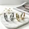 Aretes tipo brazalete con incrustaciones de piedra estilo Lujo Ligero, Aretes retorcidos unisex, Brazaletes para oreja para mujer, Pendientes de diseño de nicho versátiles y de moda