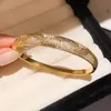 Pulsera con Cierre Plegable Ovalado de Zirconia Chapada en Oro Real de 18 Quilates, Pulsera de Lujo Ligero de Gama Alta, Joyería de Mano con Diseño Nicho