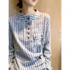 Moda feminina popular deste ano: coleção nova de outono de 2026, apresentando uma camisa social listrada estilo francês e um top assimétrico de manga longa