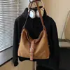 Bolsa de Axila Grande Capacidade Outono e Inverno Transfronteiriça para Mulheres, Nova Bolsa Saco de Camurça 2026, Bolsa de Ombro Transversal Retrô