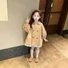 Ropa Infantil Abrigos para Niñas Patchwork de Encaje Gabardinas de Doble Botonadura Ropa de Abrigo 26 Primavera/Otoño Directo de Fábrica Nueva Llegada Dropshipping