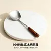 Espátula de Titânio Puro com Cabo de Madeira para Uso Doméstico, Leve, Anti-Queimadura, Antiaderente, Antibacteriana, Especial para Culinária Estilo Chinês, Novo Utensílio de Cozinha Retrô