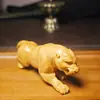 Adorno de Tigre de Boj Trepando Montaña, Tigre Zodiaco Tallado en Madera Completa, Adorno Estilo Chino para Sala de Estar, Mascota de Té para Escritorio