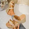 Sandalias de Mujer Transfronterizas Tacones Altos Y Nuevo Modelo H Textura Comercio Exterior Suela Gruesa 25 Moda Talla Grande Metal 0 Tacón de Cuña Color Dorado