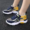 Nuevos Zapatos Deportivos para Niños Primavera 2026 Correr Niños Medianos y Grandes Cuero Zapatos de Abuelo Viejo para Niños Malla Transpirable con Absorción de Impactos Antideslizantes