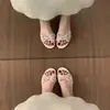 Temporada do Primeiro Encontro: Sandálias de Encaixe Abertas Estilo Ballet Suave, Novidade para o Verão de 2026, Sandálias com Salto Anabela e Laço de Cetim Francês