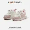 Zapatos Deportivos para Niñas Estilo Nuevo Primavera y Otoño 2026 Superficie de Cuero Zapatos Forrest Gump para Niña Pequeña Versátiles Zapatos Casuales para Bebé Niño Pequeño Suela Suave