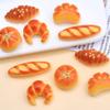 Bolsa simulada de cuerno de buey comida para jugar caricatura crema pegamento accesorios hebilla zapatos de agujero accesorios decorativos de resina joyería diy clip para el cabello