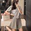 Ropa deportiva casual de celebridad de internet para mujer, moda de verano, rejuvenecedora, alegre y moderna, de manga corta con shorts, conjunto de dos piezas, shorts de manga corta de moda