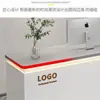 Mostrador de cajero de bar, tienda pequeña, sencilla, moderna, salón de belleza, ropa, barbería, mostrador de empresa, recepción, mostrador de recepción