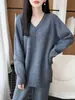 Colección Otoño 2026: Suéter Pulóver de Punto de Siete Agujas de Lana Pura, Engrosado, Cuello en V Oversize, de Longitud Media para Mujer, en Estilo Relajado