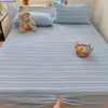Lençol de Cama de Leite Espesso de Inverno Ajustado Peça Única Quente Cobertura de Lençol de Cama de Coral Fleece Cobertura de Colchão com Veludo Adicional Cobertura Protetora Conjunto de Três Peças