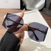 Nuevas gafas de sol sin montura con lente curva y montura grande para mujer, metal de alta gama, personalidad, gafas de sol de chica dulce, transfronterizas Europa y Estados Unidos