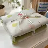 Juego de cuatro piezas de gasa de doble capa estilo ins con diseño de nube de dibujos animados, juego de tres piezas de funda de edredón simple para dormitorio, funda de edredón individual de algodón fresco y puro