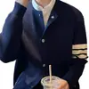 Cárdigan de punto a rayas japonesas con bloques de color, suéter de cuello redondo para hombre, corte ajustado, moda moderna, estilo BF, ropa exterior, suéter con botones
