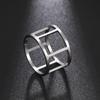 Nuevos productos transfronterizos, anillo unisex con estructura geométrica moderna y curva hueca simple, anillo con personalidad para estudiantes.