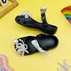 2026 Nuevos Zuecos de Ballet de Princesa para Niños de Verano con Flor de Perla y Moño, Chanclas de Playa Cerradas para Exteriores de EVA
