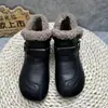 Botines cortos para mujer, nuevo estilo invierno 2026, antideslizantes, forrados de felpa, cálidos, zapatos de algodón de suela blanda, zapatos de cuero de suela plana retro para mujeres de mediana edad y mayores