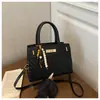 Comércio exterior casual retrô workwear 2026 luxo leve pingente PU bolsa simples chique ombro transversal para mulheres