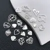 Set Mixto de 20 Accesorios para Joyería DIY de Aleación Plateada Brillante: Etiquetas en Forma de Corazón, Dijes para Pulseras, Colgantes para Collares de Amor y Adornos Colgantes