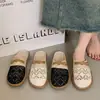 Medias zapatillas transpirables de malla con punta cerrada para mujer, calzado de verano para exteriores, nuevos estilos 2026, zapatos tejidos de red, sandalias slip-on huecas de suela gruesa