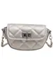 Bolso bandolera estilo Chanel para mujer, estilo mini, de moda, para verano de 2024, con textura de alta gama y múltiples combinaciones, color plateado.