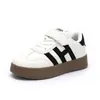 Zapatillas Retro para Niñas Primavera 2026 Nuevas Zapatillas de Cuero para Niños Zapatos Blancos para Niños y Niñas Mayores Zapatos de Entrenamiento Alemanes