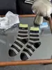 Calcetines Rayados de Media Pantorrilla para Mujer Primavera/Verano 2026 con Etiqueta de Tela, Calcetines con Letras Vintage de Moda, Estilo Cómodo y Versátil