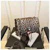 Bolsa de Ombro com Corrente Estampa de Leopardo Personalizada Doce Cool Sexy Casual Padrão de Vaca Verão 2025 Nova Bolsa Transversal Pequena Quadrada