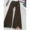 Jeans de algodón puro color blanco roto con bordado, corte diagonal para hombre, estilo trendy de calle, pantalones de corte curvo lavado, pantalones de pierna recta ligeramente acampanados