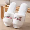 26 novos estilos de pantufas de pelúcia de coelho fofo de desenho animado multicoloridas para mulheres e casais, pantufas peludas de bico aberto para casa de outono e inverno atacado