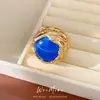 Anillo abierto de resina hueca con textura vintage, sensación exclusiva de nicho, joyería exagerada retro para mujer