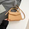 Bolsas de rayas de nicho para mujer, diseño de nicho elegante, bolsos 2025 moda trendy, bolso pequeño cuadrado de hombro y cruzado para ir al trabajo