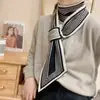 Invierno nuevo tablero de ajedrez Bufanda cruzada a cuadros para mujer Toalla de oreja con letra Bufanda pequeña estilo coreano Otoño e invierno Tejido de lana