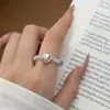 Anillo de Cristal Azul Transparente Perlado con Diseño Elegante para Verano, Banda Elástica Ajustable, Suave y Favorecedor, Anillo Versátil