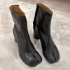 Botas Chelsea de salto grosso em couro legítimo para mulheres, botas split-toe estilo casco de porco, novo modelo 2026 botas Chelsea em couro legítimo, botas curtas versáteis de nicho
