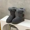 Botas de Neve Cinzas de Couro Genuíno com Solado Grosso para Mulheres, Novos Sapatos Peludos de Inverno 2026, Forrados com Lã, Espessados, Quentes e Versáteis Sapatos de Algodão